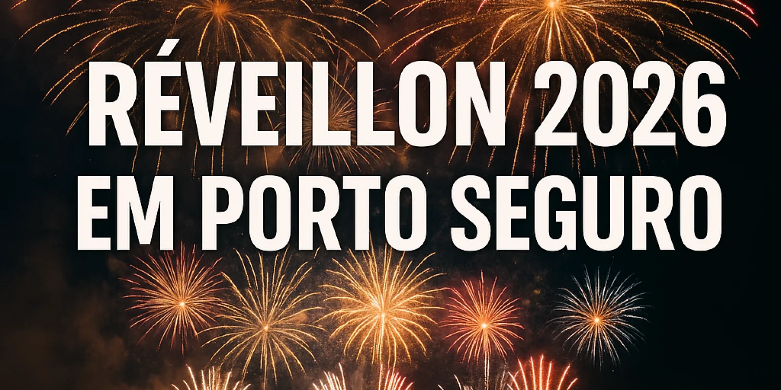 Queima de fogos coloridos na orla de Porto Seguro com multidão na praia